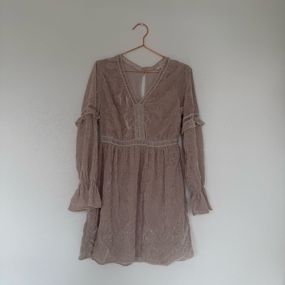 Willow & Clay Embroidered Beige Dress size small - Picture 4 of 6